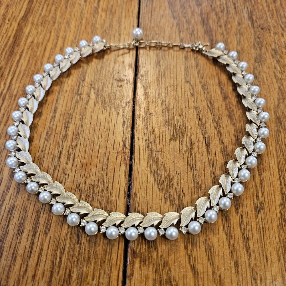 Trifari Vintage Antique Gold Tone Faux pearl and diamante laurel leaf necklace